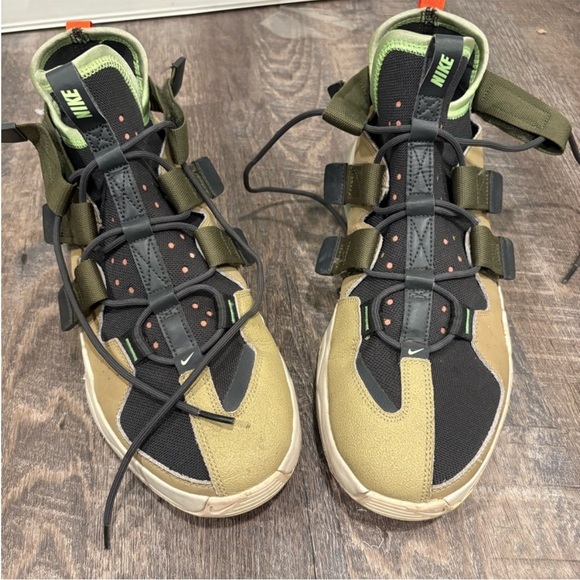 Nike Men's Sneakers in Black and Olive Green - Picture 3 of 8